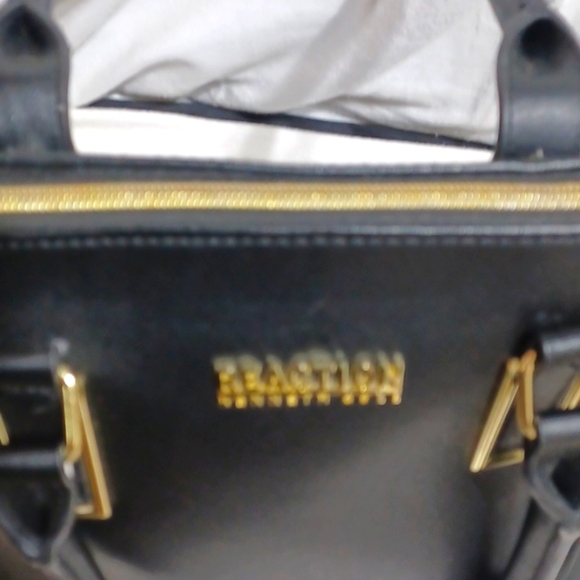 Reaction by Kenneth Cole Bag - Picture 11 of 14